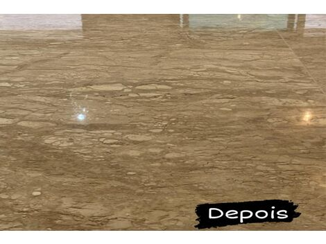 Piso de mármore depois do serviço de recuperação