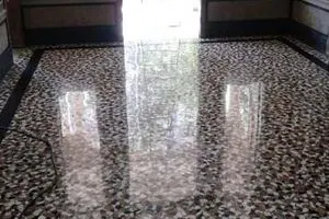Piso de granito restaurado e polido